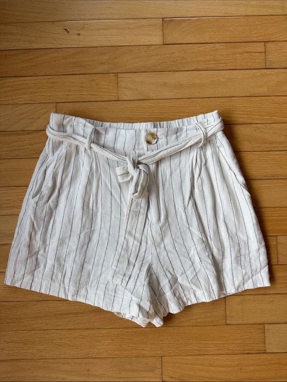 Lulus linen blend white shorts with black pinstripe - M